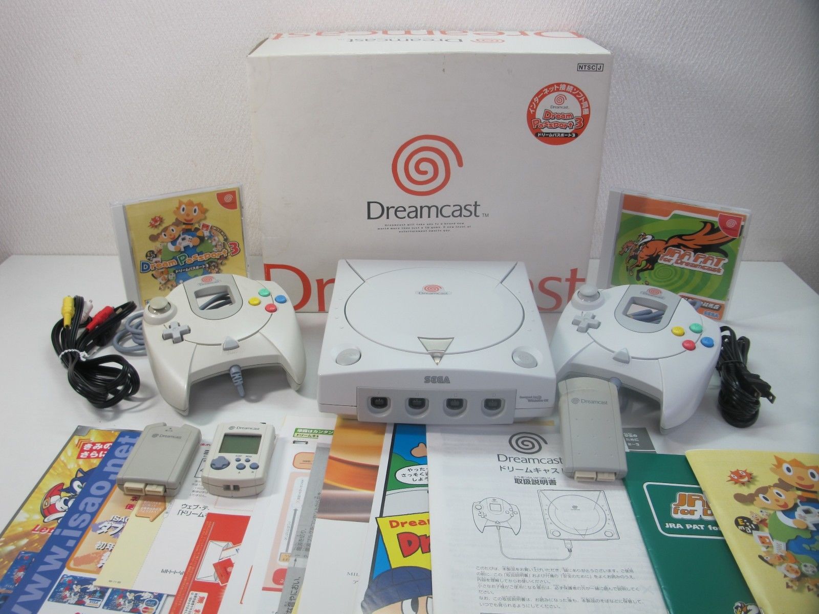 Семейная жизнь dreamcast. Приставка Sega Dreamcast 2. Sega Dreamcast коробка NTSC. Сега Дримкаст 1. Коробка от Sega Dreamcast NTSC U\C.